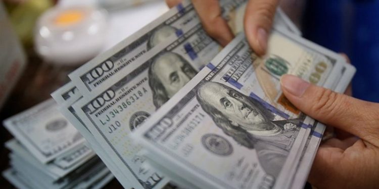 مسافران در فرودگاه باید ارز همراه خود را به سامانه گمرک اعلام کنند