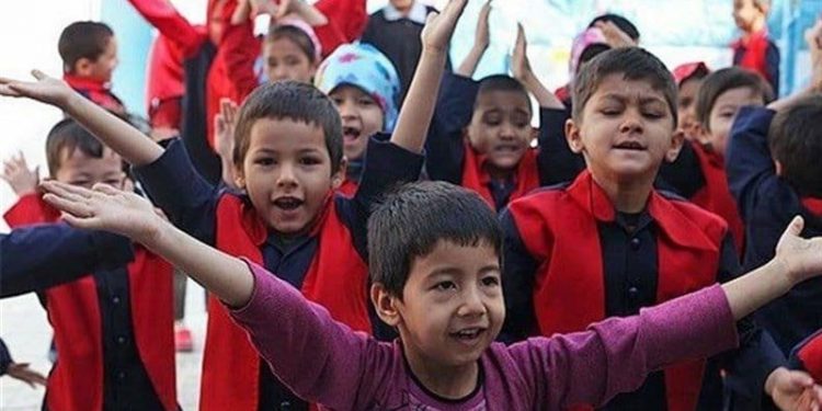 دستور رهبر انقلاب درباره تحصیل کودکان مهاجر در پیچ و خم موانع اداری