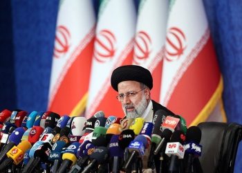 آیت‌الله رئیسی در نشست خبری: خود را خادمِ جمهور می‌دانم/ تشکیل دولت براساس شایسته‌سالاری است/ بازگشت ایرانیان خارج کشور باید تسهیل شود