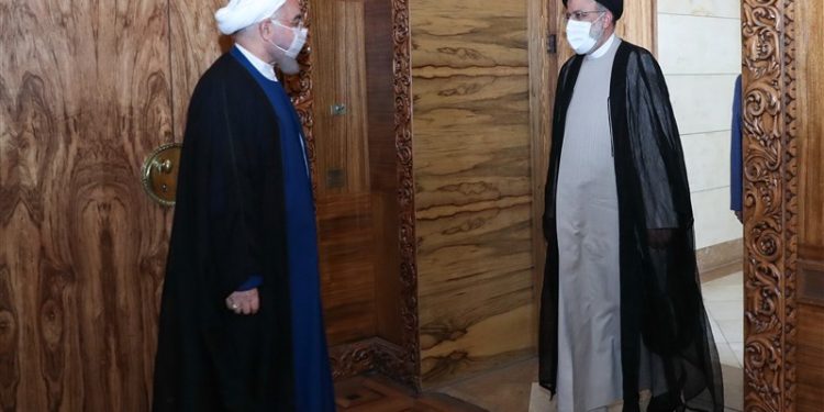 رئیسی و روحانی در پاستور دیدار کردند