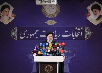 آیت‌الله رئیسی: عنصر رانت خوار باید کنار گذاشته شود/ چرا فردی که در بانک مرکزی باید نظارت کند با یک جعبه سکه پایش می‌لرزد؟