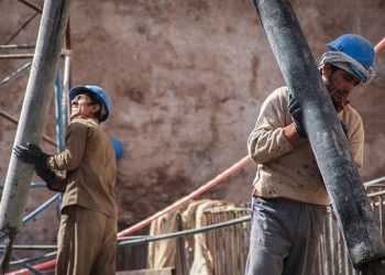 بحران جدید بی‌برقی برای کارگران/ کارفرمایان سودجو کارگران را به مرخصی اجباری می‌فرستند
