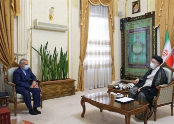 دیدار ۵ عضو دولت با آیت‌الله رئیسی| دولت مردمی به‌دنبال تغییر وضع موجود به‌نفع مردم است