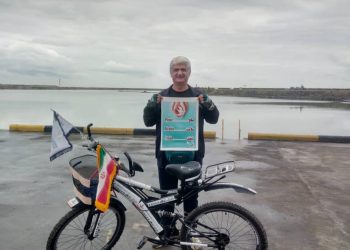 کاپیتان و دریانورد ایرانی ۵۵۰‌ کیلومتر فاصله شهر آستارا تا تهران را رکاب زد