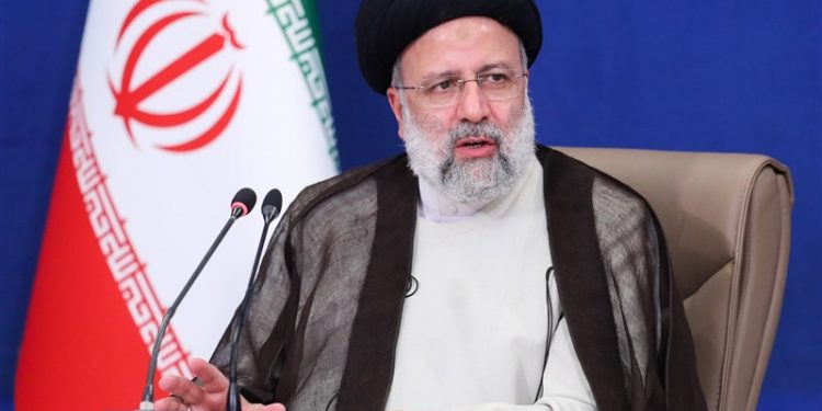 رئیسی: بازگشاییها با برنامهریزی باشد تا سلامت مردم به خطر نیفتد/ تأکید بر تداوم واکسیناسیون