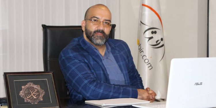 گفتگو با آقای هادی گرجی نویسنده کتاب های مدیریت استراتژیک در منابع انسانی و شیوه های نوین مدیریت