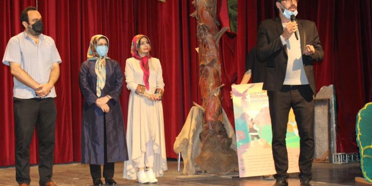 نویسنده و کارگردان نمایش افسانه قلیدون گفت:این اثر اقتباسی از یک افسانه کهن ایرانی و گنجینه ادبیات ملی و فولکلور است