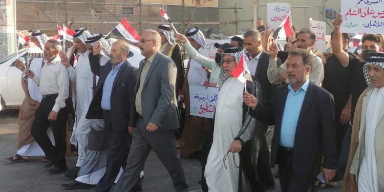 مردم استان نجف اشرف در محکومیت و اعتراض به تقلب های گسترده در انتخابات پارلمانی اخیر روز سه شنبه همراه با هواداران سازمان بدر شاخه نجف در خیابان ها دست به راهپیمایی خواهند زد