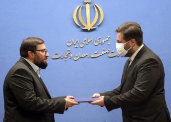 حسین زاده قشمی، مدیرکل ارتباطات وزارت صنعت، معدن و تجارت شد.