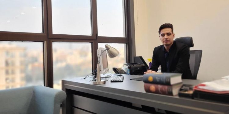 نشستی علمی ، صمیمانه و موثر با حقوقدان جوان و مستعد کشور ، جناب آقای فریبرز آقالو