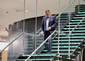 ساعت‌های ژاپنی با امضای اسطوره فوتبال ایران؛ ریچنست معرفی شد