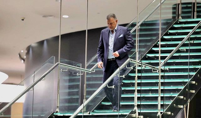 ساعت‌های ژاپنی با امضای اسطوره فوتبال ایران؛ ریچنست معرفی شد